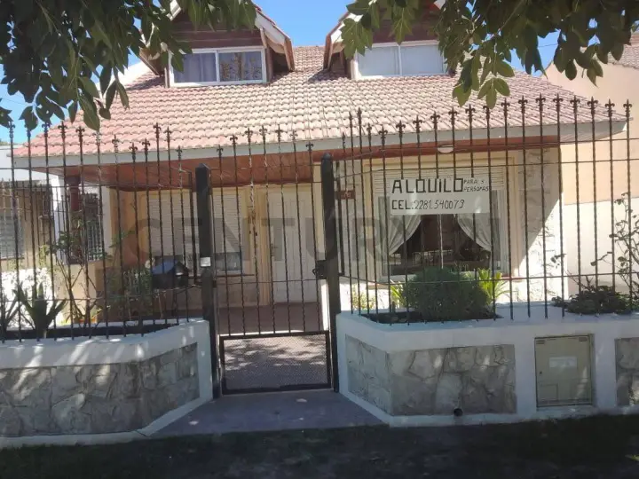 Dúplex de 10 ambientes en Santa Clara del Mar, foto 1