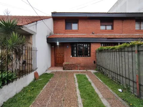 Dúplex de 3 ambientes en Parque Luro